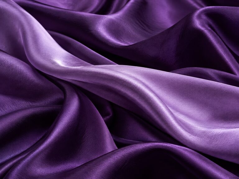 Fondo de pantalla aesthetic morado pliegues de seda violeta