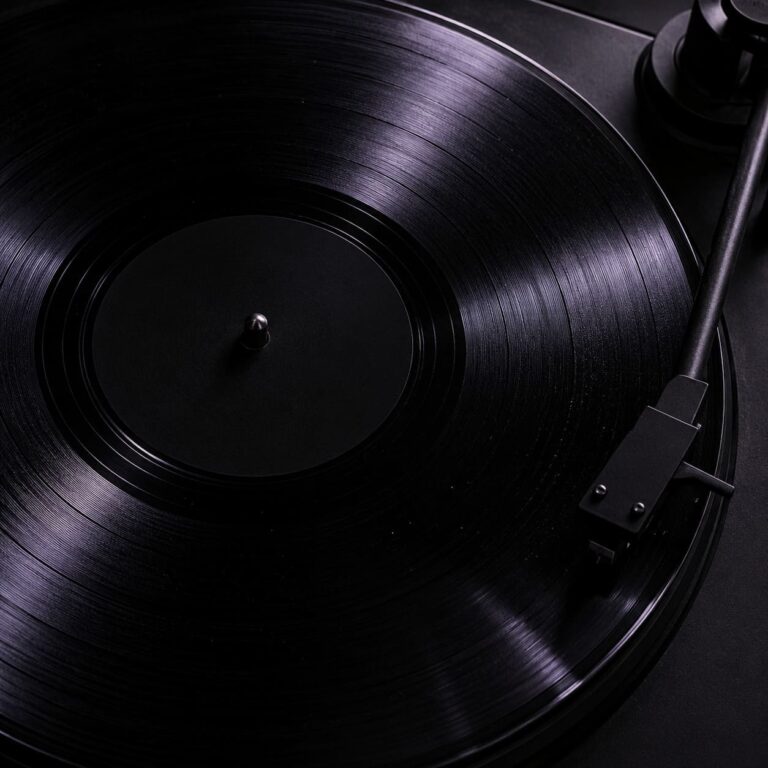 Fondo de pantalla aesthetic negro vinilo violeta